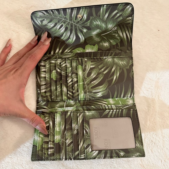 Michael Kors Tote and Wallet - Picture 9 of 11